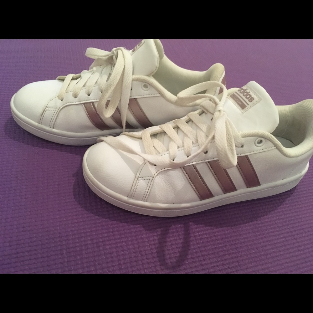 Adidas ladies size 61/2 Trainers . Like New. - Picture 3 of 8